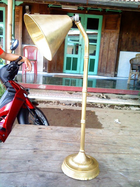 lampu meja tembaga