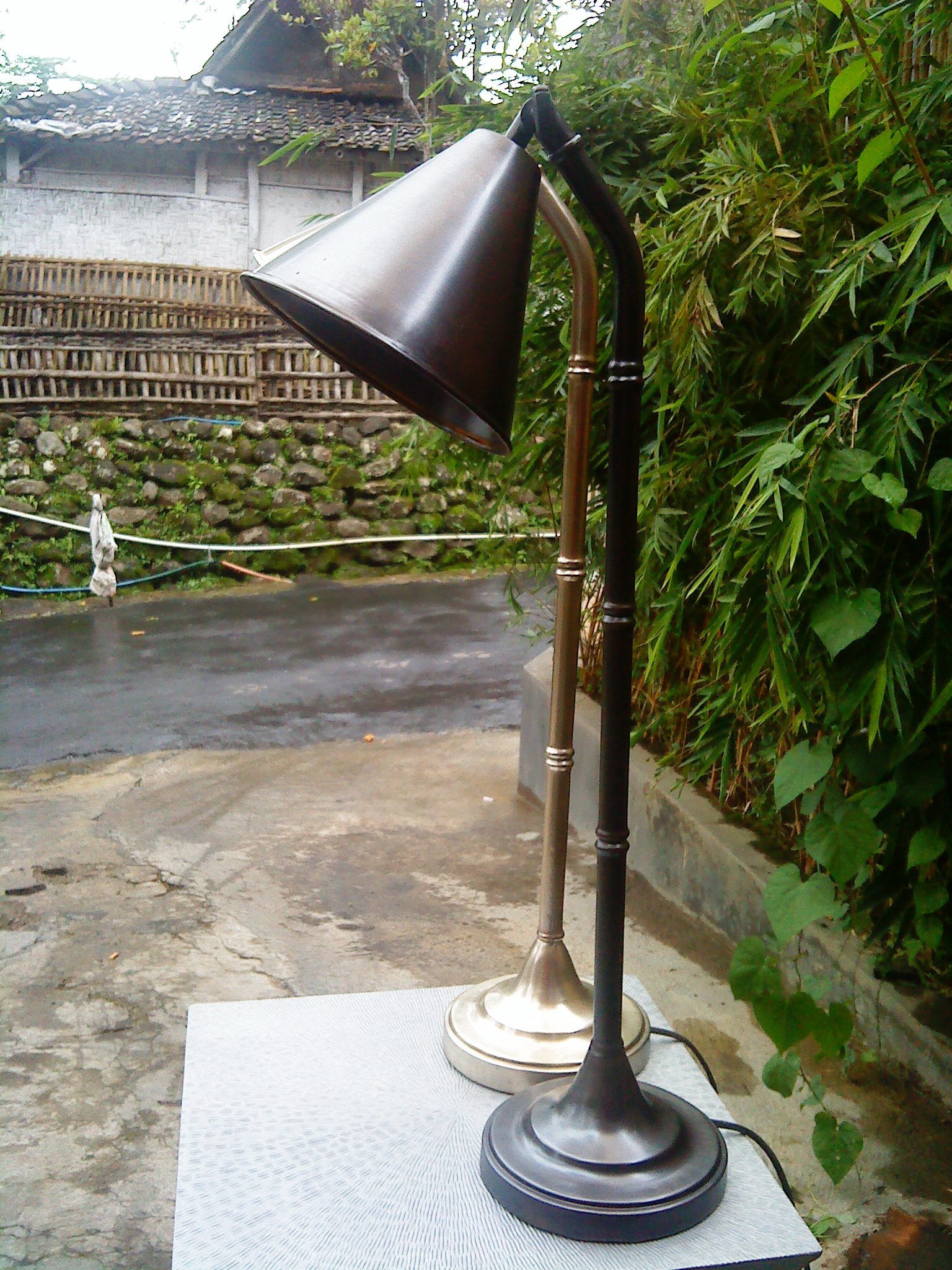 lampu meja tembaga