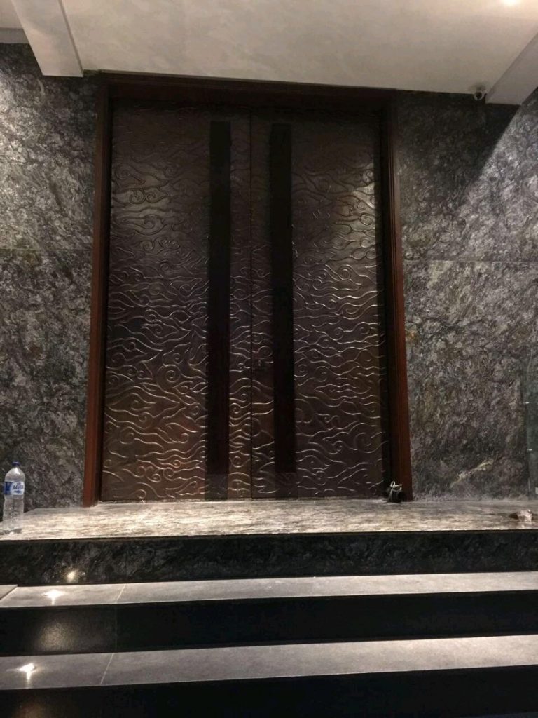 pintu tembaga