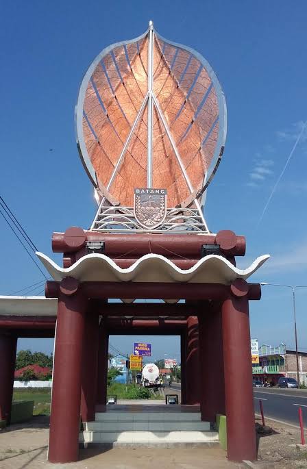 gapura tembaga kuningan
