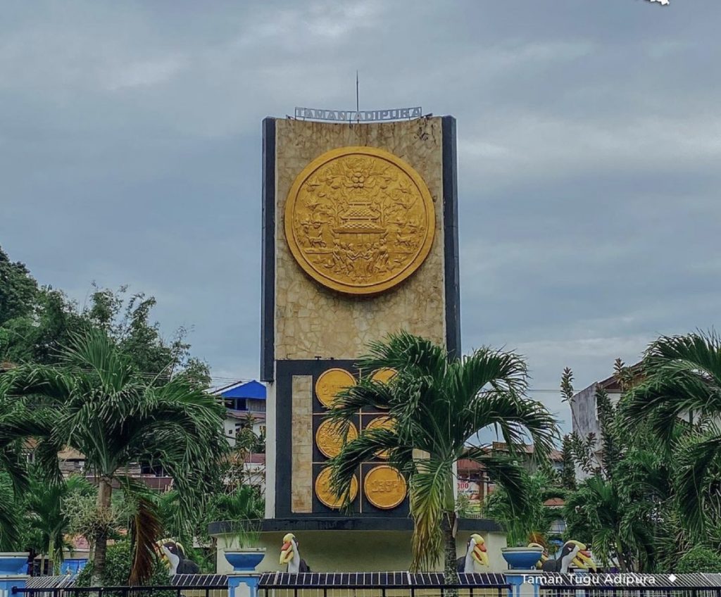 Tugu Adipura Kuningan Tembaga