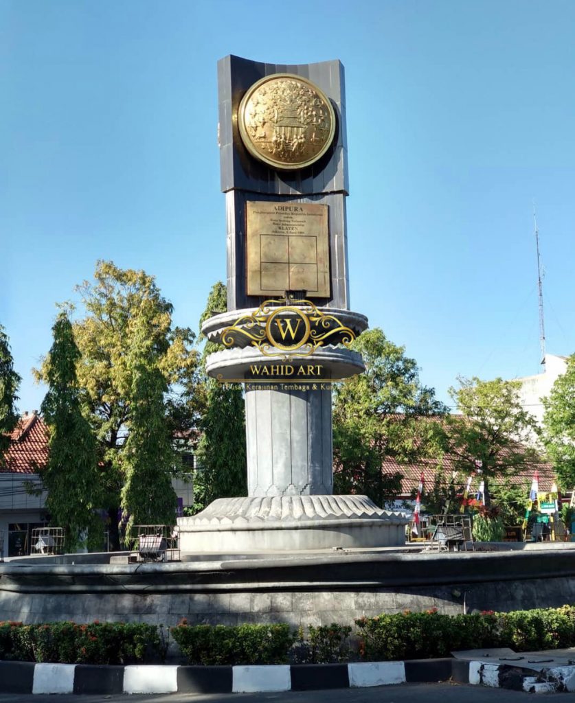 Tugu Adipura Kuningan Tembaga