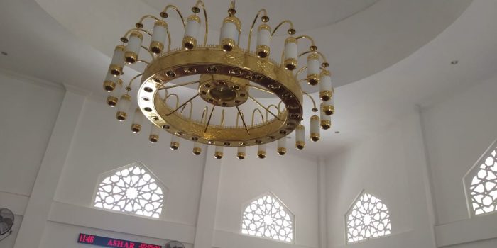 keidahan lampu masjid nabawi