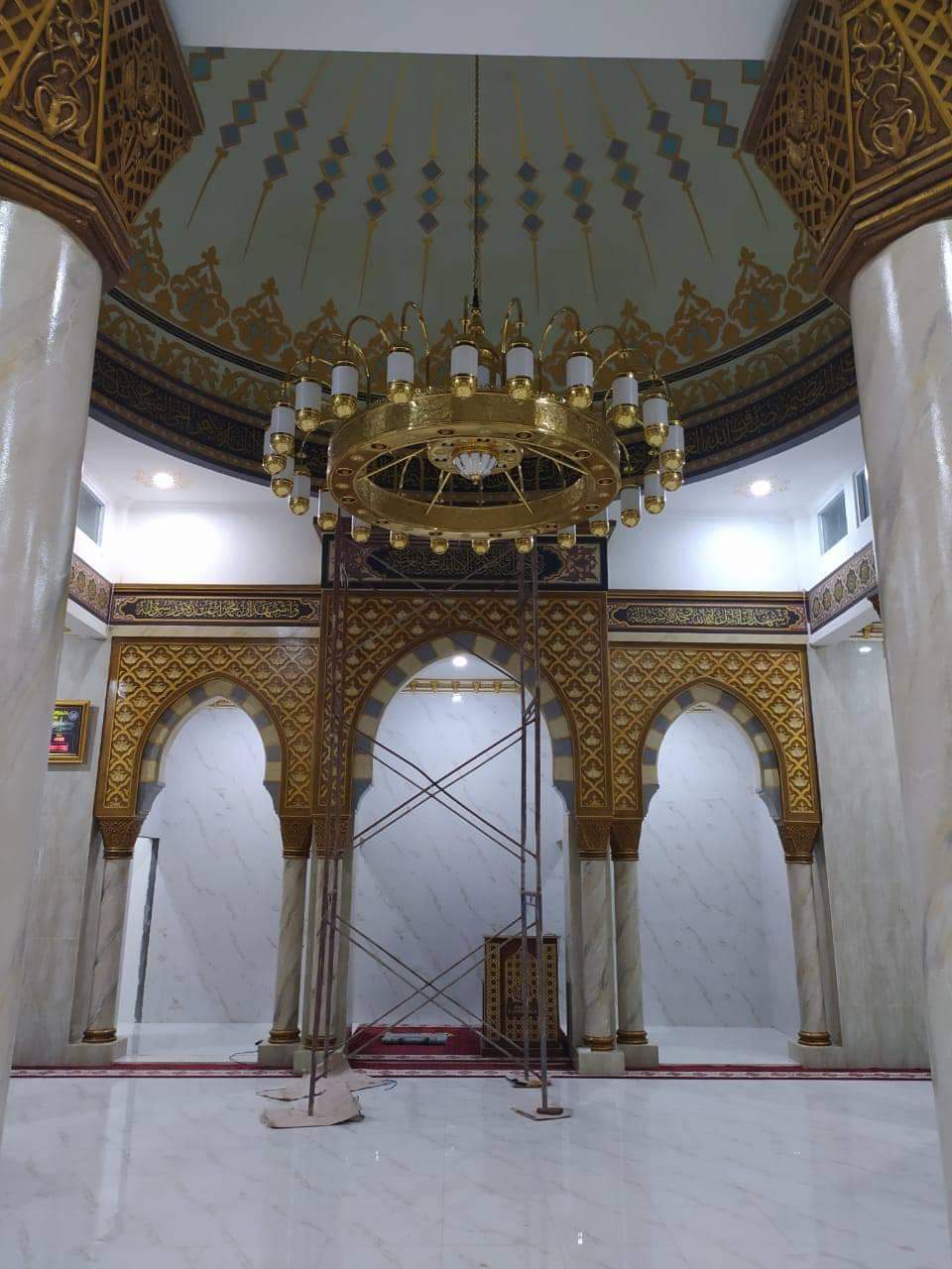 Lampu gantung nabawi madinah