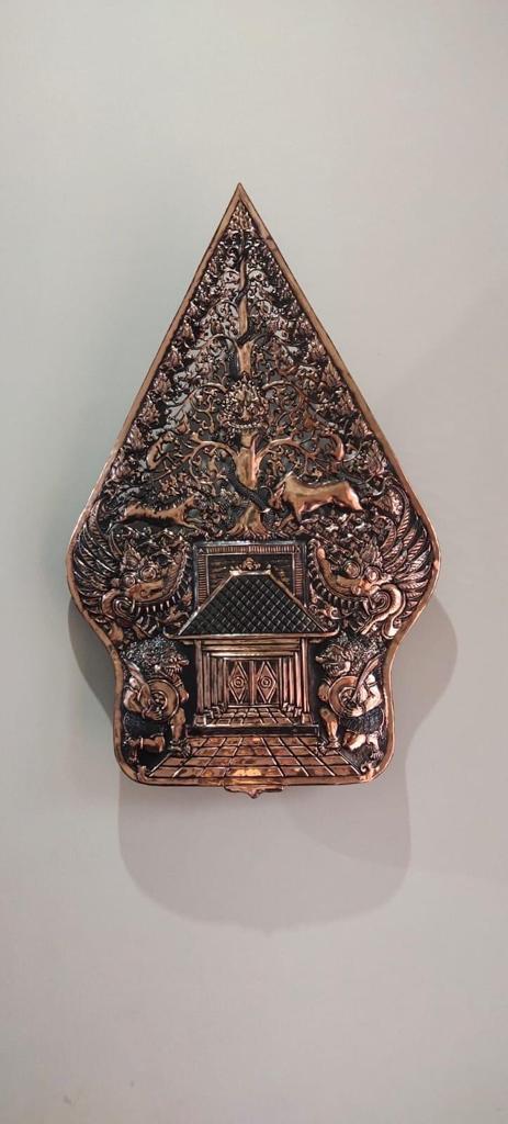 Gunungan Wayang Tembaga