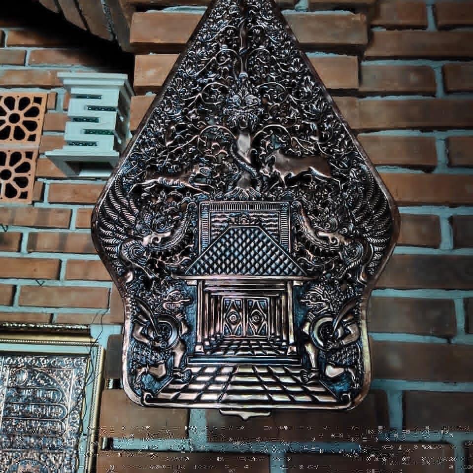 Gunungan Wayang Tembaga