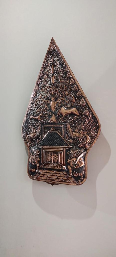 Gunungan Wayang Tembaga