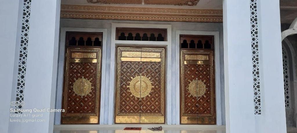 Pengrajin Pintu masjid nabawi