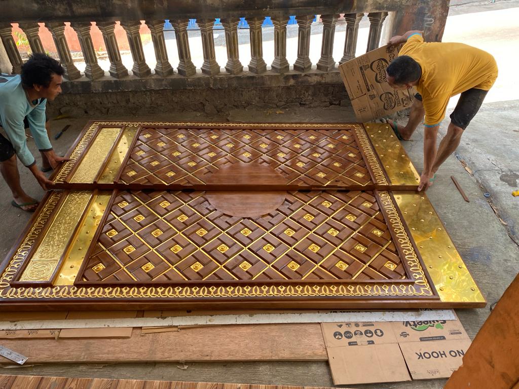 Pengrajin Pintu masjid nabawi